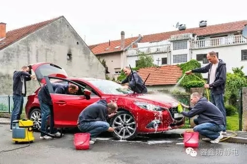 秋季汽車靜電頻繁，車內(nèi)靜電怎么破？容鑫這樣回應(yīng)