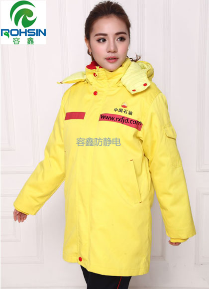 加油站工作人員冬季為何強制穿防靜電服?