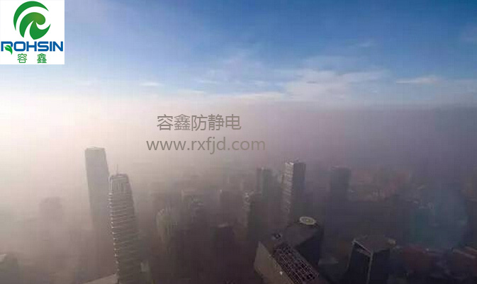 霧霾天，專家建議出門要戴一次性醫(yī)用口罩